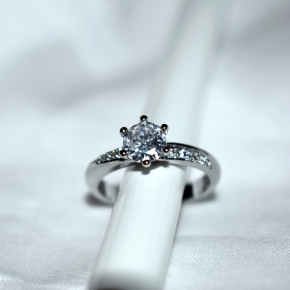 18K White Gold Crsytal Diamond Engagement Ring - Picture 4 of 13